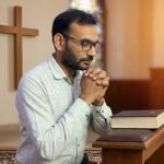 प्रार्थना कैसे करें? | Bible के अनुसार Step-by-Step Guide